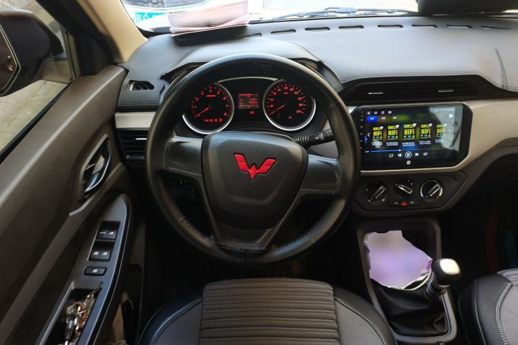 Used Wuling Hongguang 2021 1.5L Revised S Standard Version with Electric Power Steering LAR Steering Wheel