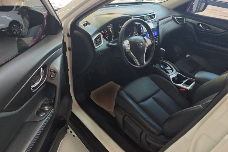 Used Nissan X-Trail 2015 2.0L CVT Comfort MAX Edition 2WD
