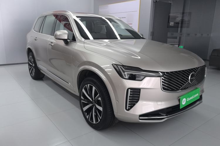 Used Volvo XC90 2025 Facelifted B6 Zhiyuan Luxury Version with 6 Seats
