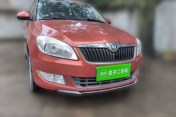 Used Skoda Fabia 2012 1.4L Automatic Crystal Edition Front Right 45 Deg