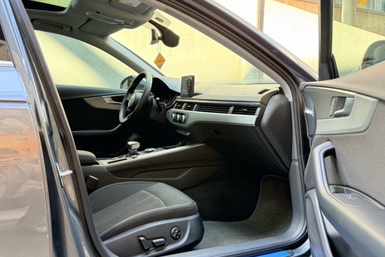 Used Audi A4L 2017 Plus 40 TFSI Ambition Model Interior 2