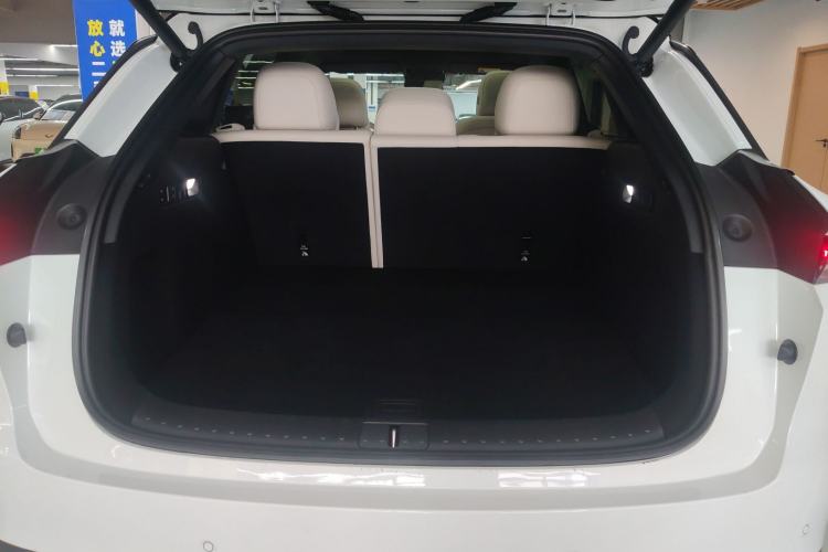 Used Li Auto i6 2025 Model Two-Wheel-Drive Standard Type
