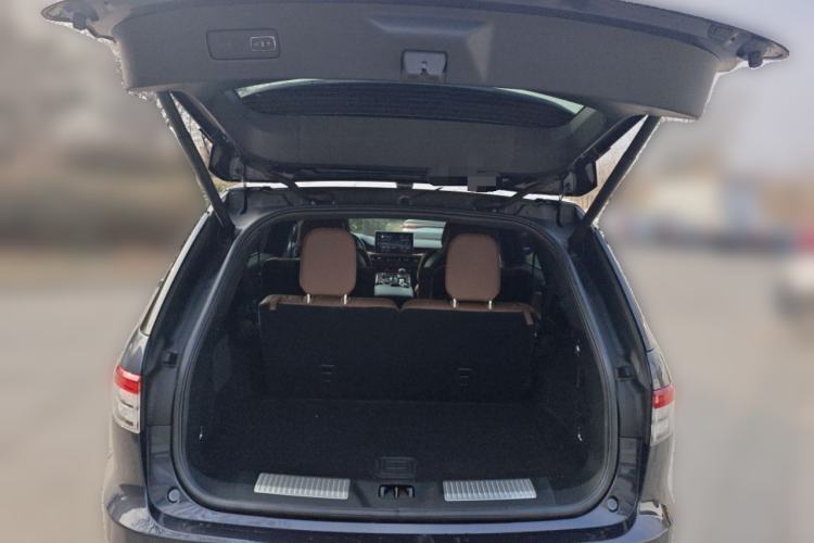 Used Lincoln Aviator 2020 3.0T V6 All-Wheel Drive Executive Version Trunk