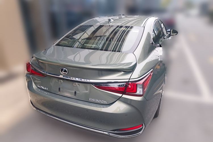 Used Lexus ES 2022 300h Deluxe Edition Rear Right 45 Deg