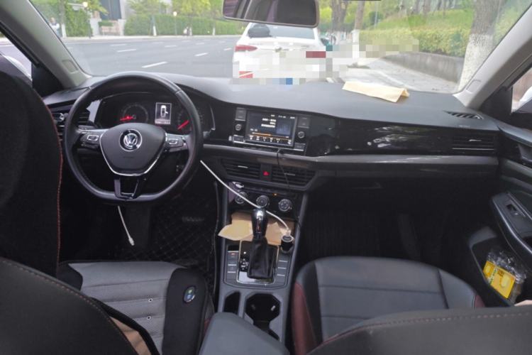 Used Volkswagen Bora 2019 1.5L Automatic Comfort Model Center Console