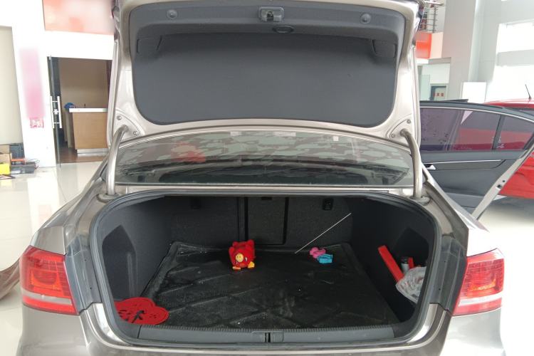 Used Volkswagen Magotan 2013 1.8TSI Luxury Model Trunk