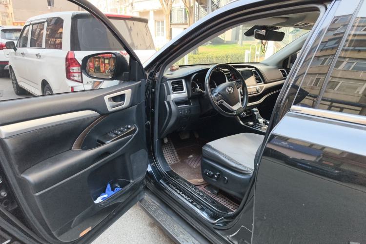 Used Toyota Highlander 2018 2.0T Four-Wheel Drive Luxury Edition 7 Seats China V Emission Standard
