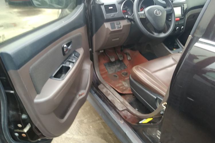 Used FAW Senya S80 2015 1.5L Manual 5-Seater Urban Edition Driver Seat