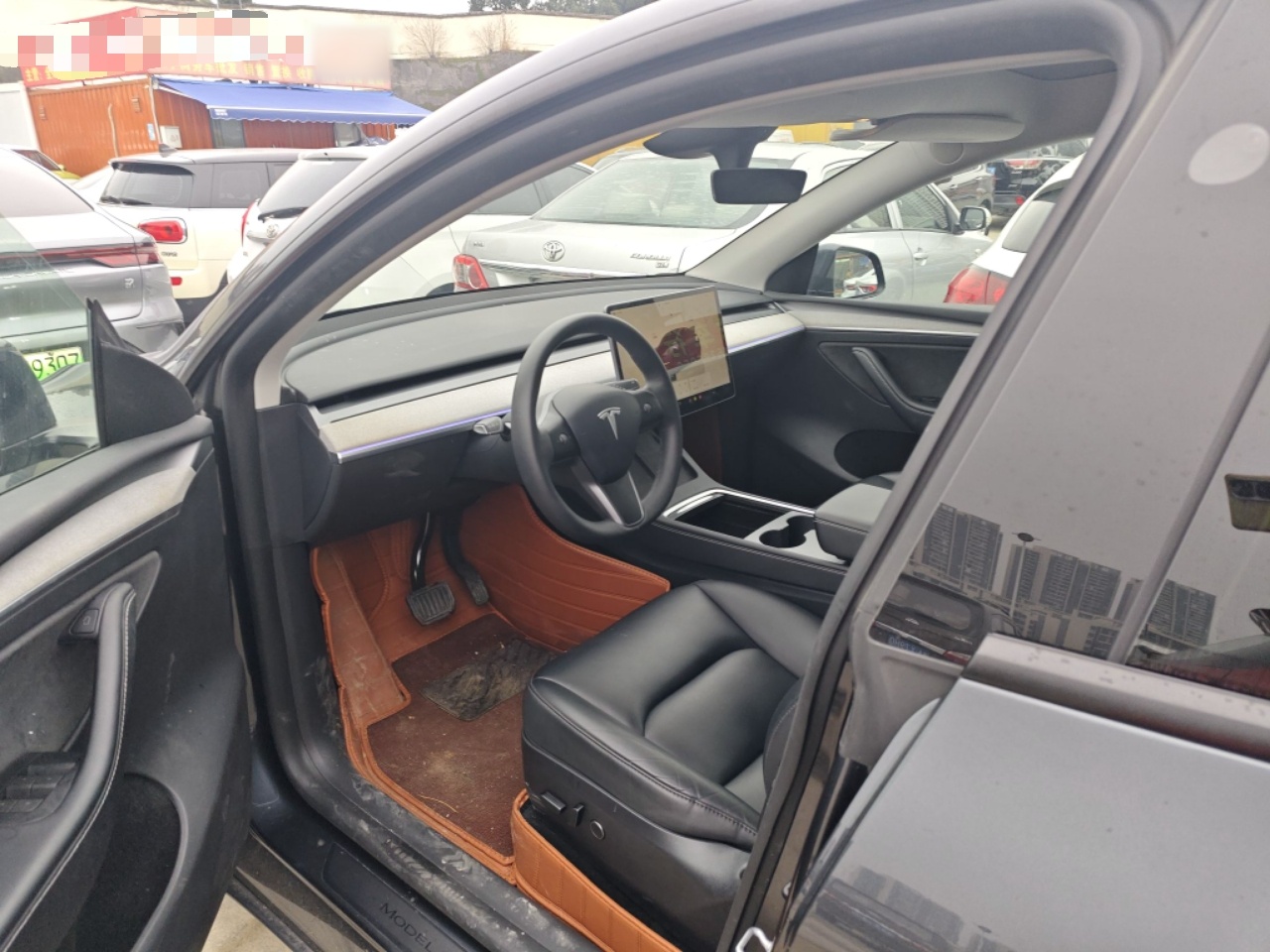 Переднее сиденье в автомобиле