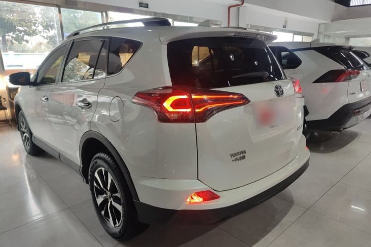 Used Toyota RAV4 2016 2.0L CVT Two-Wheel Drive Comfort Edition China V Standard
