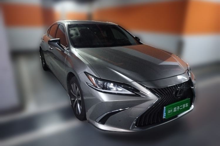 Used Lexus ES 2020 200 Excellence Edition Front Right 45 Deg