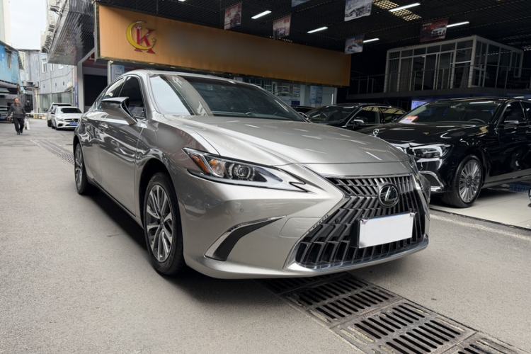 Used Lexus ES 2021 200 Excellence Edition
