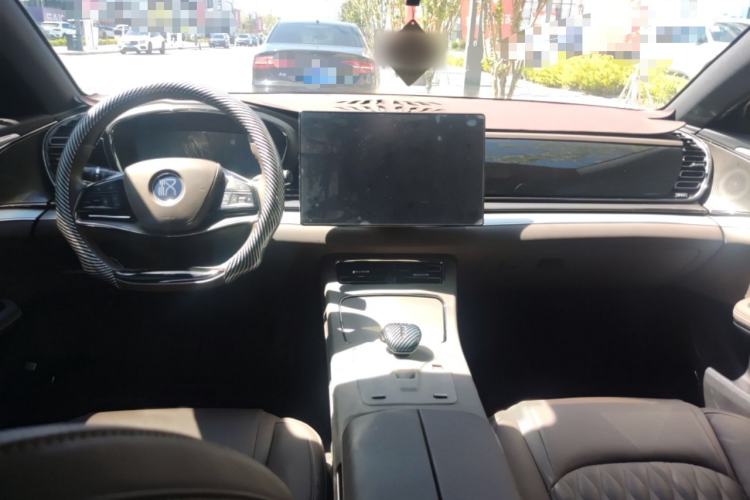 Used BYD Han 2024 DM-i Glory Edition 121KM Elite Model Center Console