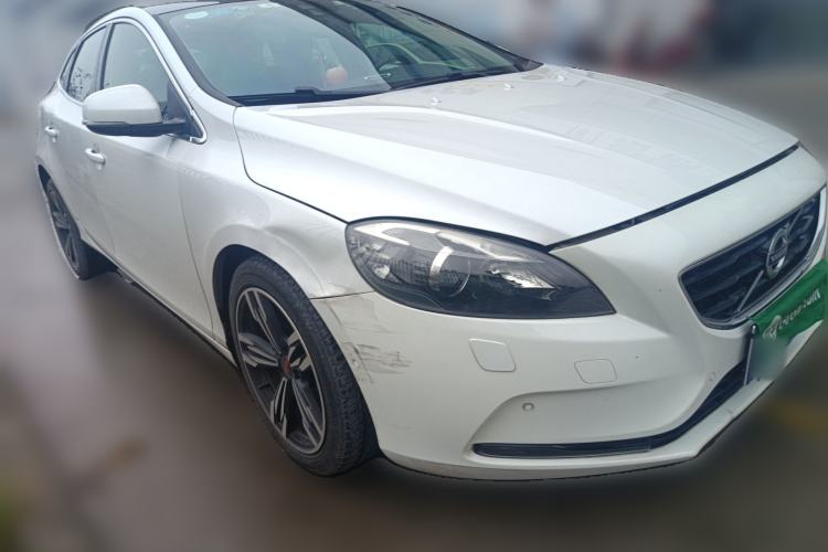 Used Volvo V40 2016 T4 Smart Luxury Edition