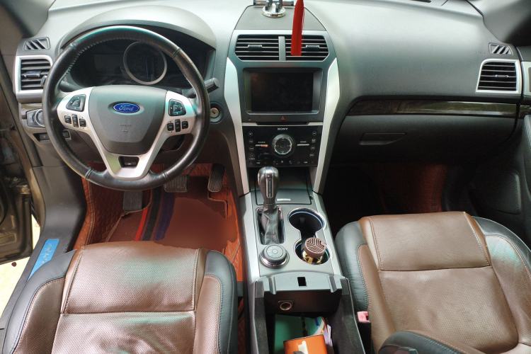 Used Ford Explorer 2013 3.5L Deluxe Model Center Console