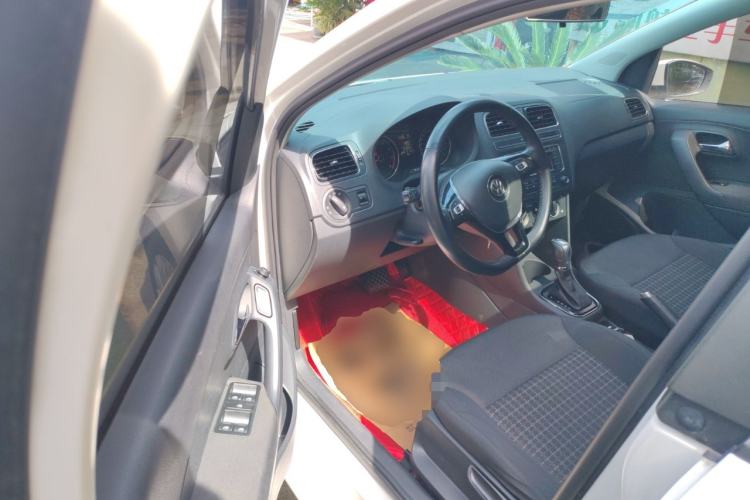 Used Volkswagen Polo 2016 1.6L Automatic Comfort Model
