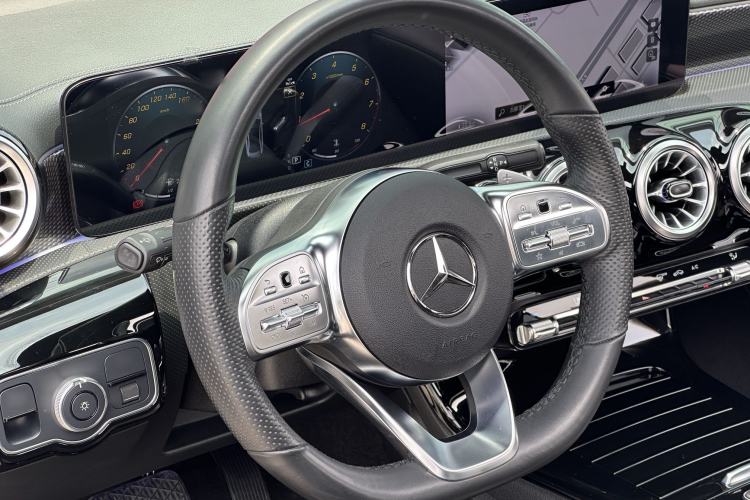 Used Mercedes-Benz A-Class 2022 Revised Version A 200 L Sport Sedan Fashionable Style Steering Wheel