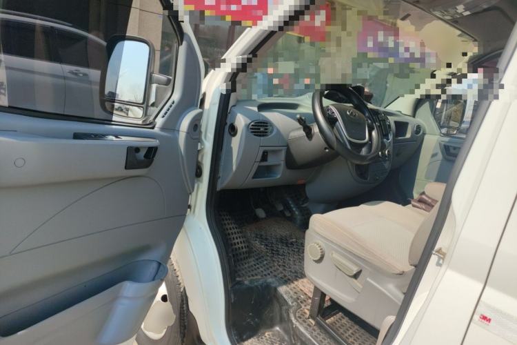 Used SAIC MAXUS Xintu V80 2021 2.0T Manual Classic City Delivery King Short Wheelbase Mid-Roof Design 3 Seats
