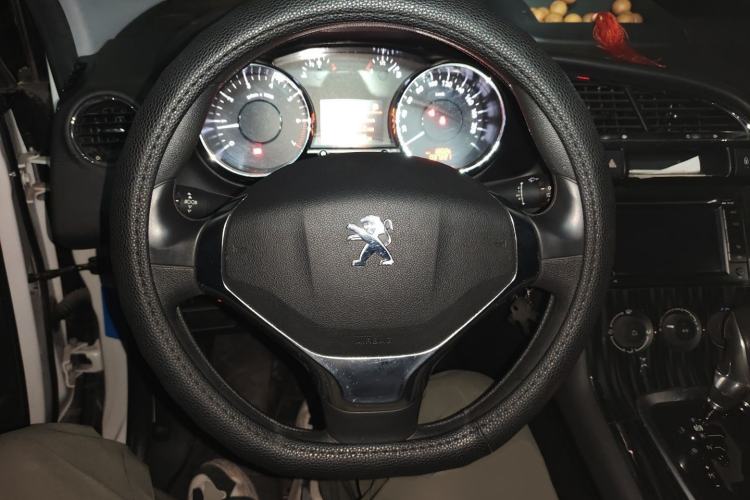 Used Peugeot 3008 2015 2.0L Automatic Classic Edition
