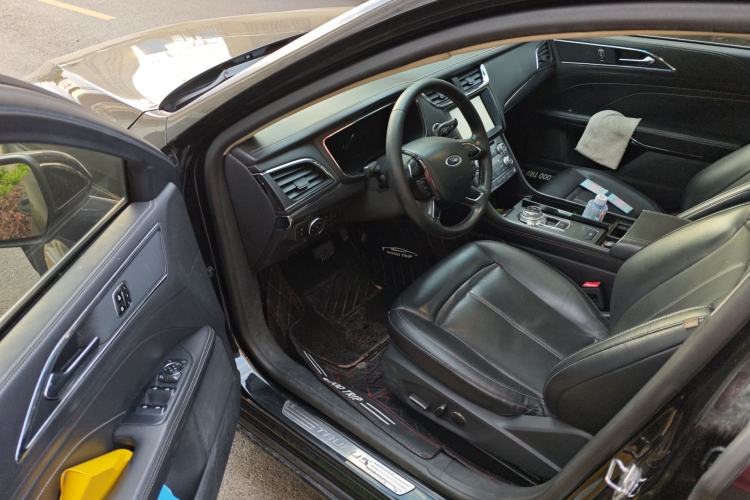 Used Ford Taurus 2015 EcoBoost 245 Fashion Edition Driver Seat