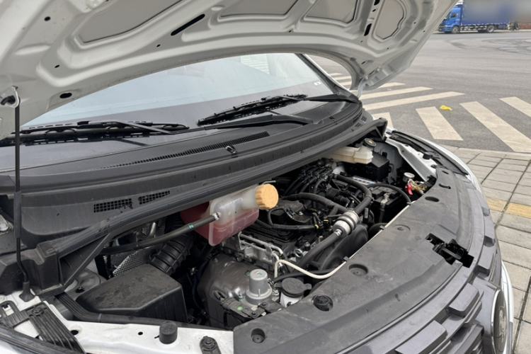 Used FORTHING Lingzhi PLUS 2023 2.0L Manual Luxury CNG 7-Seater
