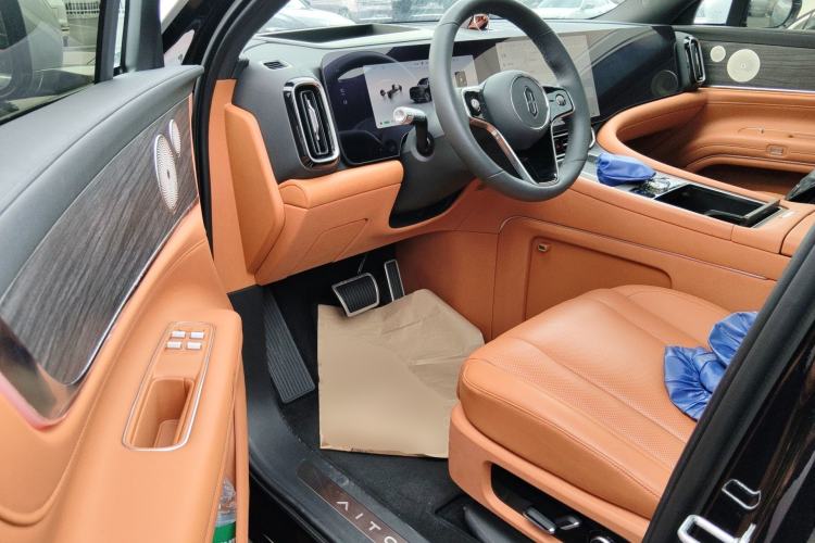 Used Hima AITO M9 2024 All-Electric Ultra Version 100 kWh 6-Seater Model Driver Seat