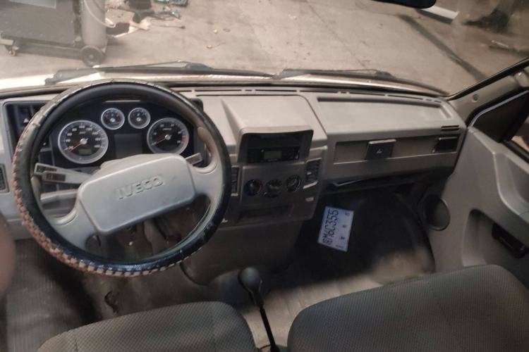 Used Iveco Daily 2017 2.8T V35 Cargo Van Mid-Roof 3/6 Seats 43S5
