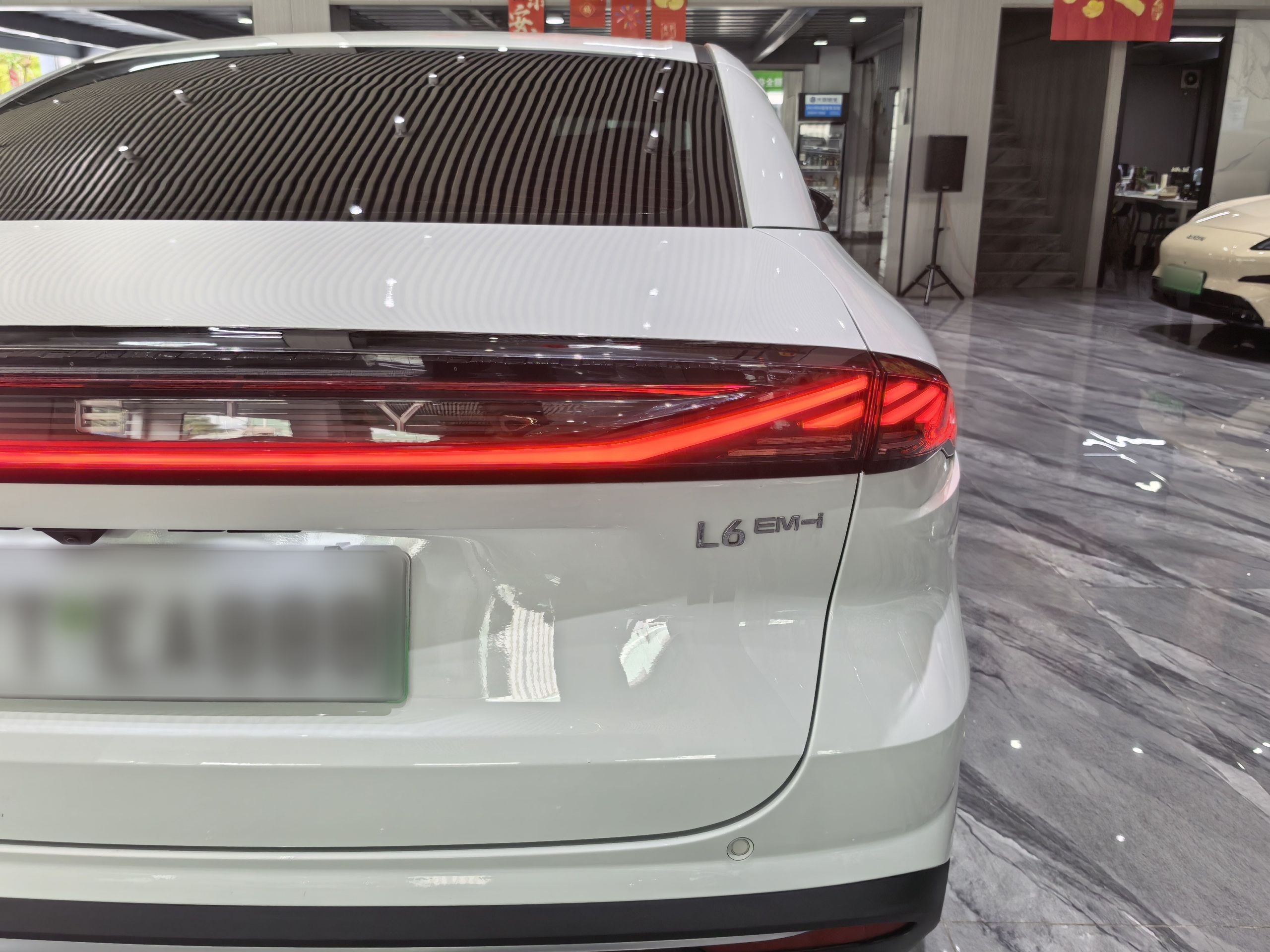Geely Galaxy L6 2025 EM-i 60km Launch Edition — снимка 18