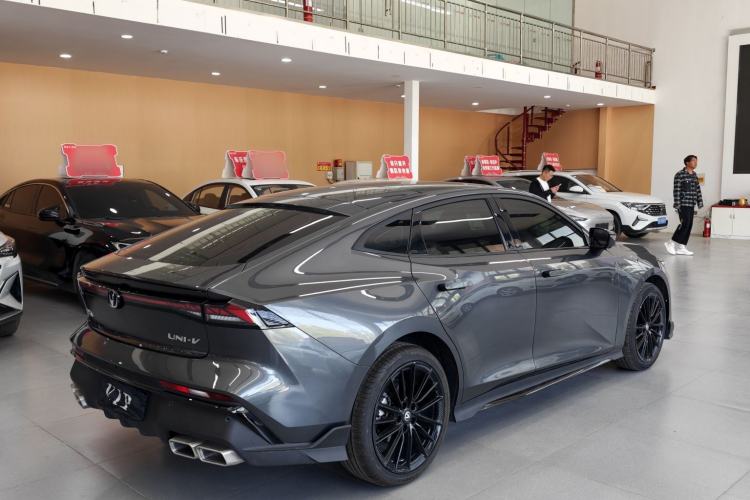 Used CHANGAN UNI-V 2024 1.5T Prestige Sport Edition Exterior 4