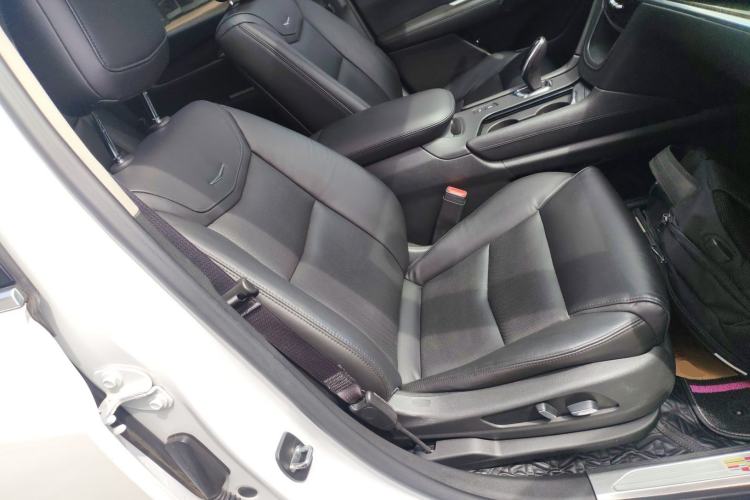 Used Cadillac XT5 2018 25T Luxury Model Right Front Seat