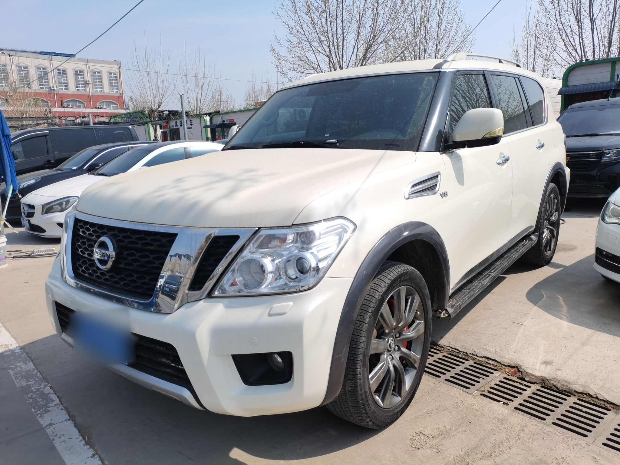 تحت مقدمة السيارة