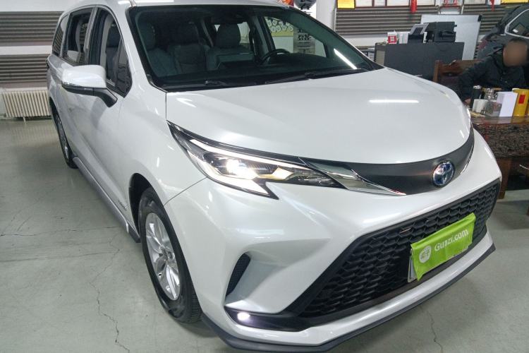 Used Toyota Granvia 2023 2.5L Hybrid Comfort Edition
