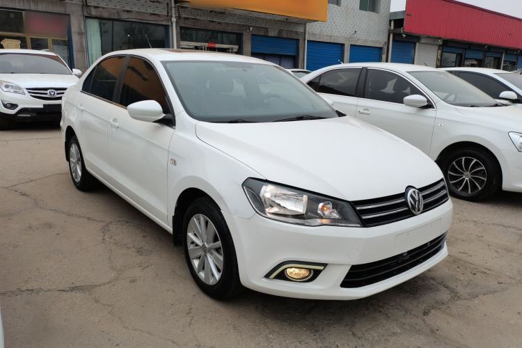 Used Volkswagen Jetta 2015 1.6L Manual Comfort Model Front Right 45 Deg