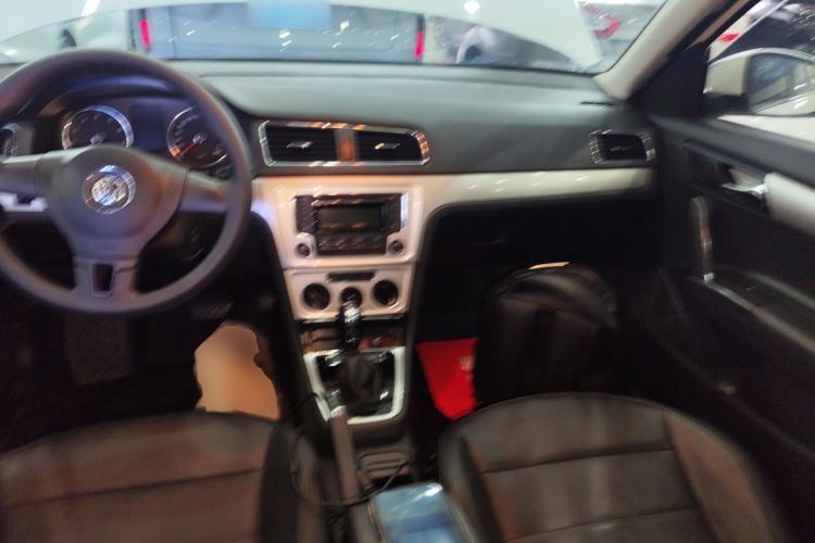 Used Volkswagen Gran Lavida 2013 1.4 TSI Automatic Comfort Model Center Console