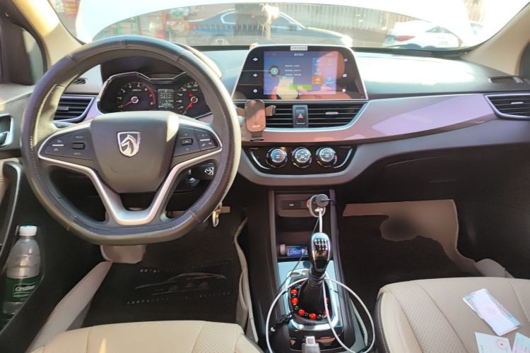 Used Baojun 310W 2017 1.5L Manual Fashion Model China V Center Console