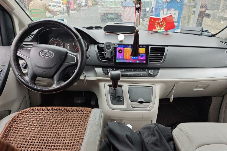 Used SAIC MAXUS G10 2014 2.0T Automatic Elite Edition Center Console