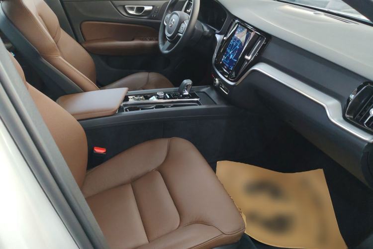 Used Volvo S60 2025 B4 Zhiyi Luxury Edition
