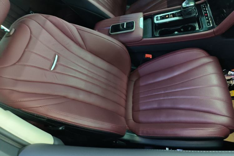 Used Hongqi H5 2024 2.0T Automatic Smart Connect Flagship Edition Right Front Seat