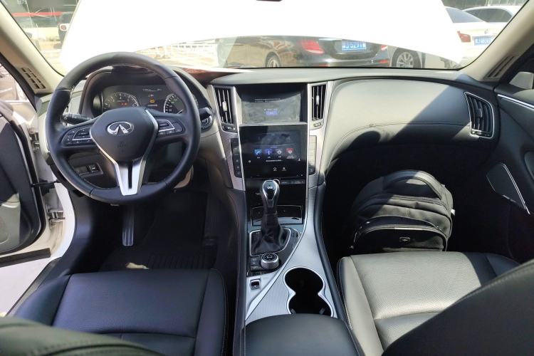 Used Infiniti Q50L 2018 2.0T Enjoyment Version China VI Standard
