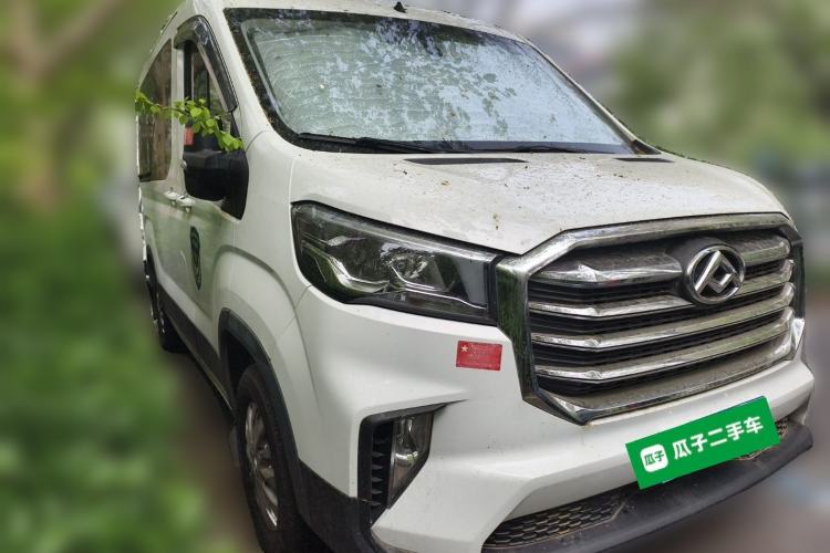 Used SAIC MAXUS Xintu V90 2022 2.0T Manual Zhiyun King Rear-Drive Short Wheelbase Mid-Roof Design with Single Rear Tire and 6 Seats Front Right 45 Deg