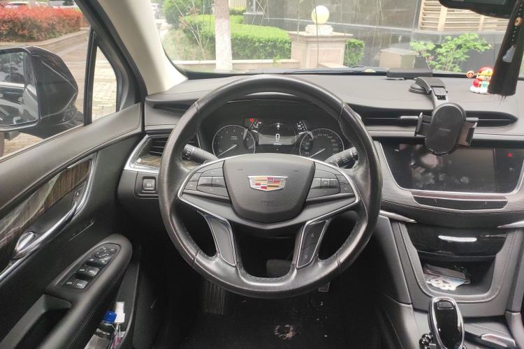 Used Cadillac XT5 2018 28T Four-Wheel Drive Luxury Model Steering Wheel