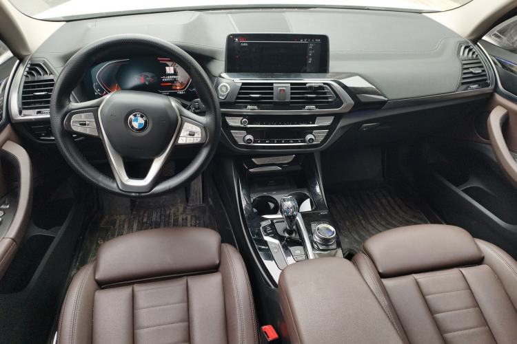 Used BMW X3 2021 xDrive25i Luxury Package Center Console