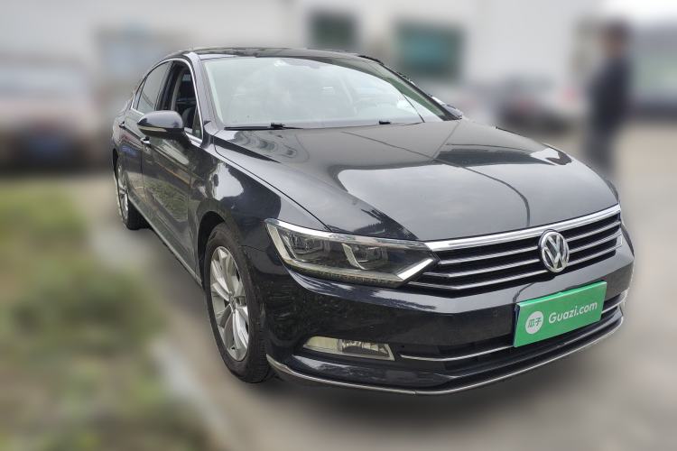 Used Volkswagen Magotan 2018 Facelift 330TSI DSG Luxury Model Front Right 45 Deg