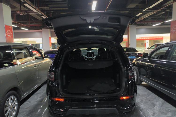 Used Land Rover Discovery Sport 2020 249 PS R-Dynamic Performance Edition Trunk