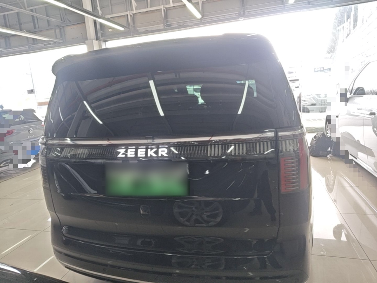 Zeekr 009 2024 7-Seater Walk-Through Version Four-Wheel Drive 108 kWh — снимка 5