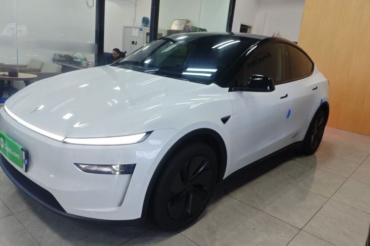 Used Tesla Model Y 2025 Long-Range All-Wheel-Drive Version