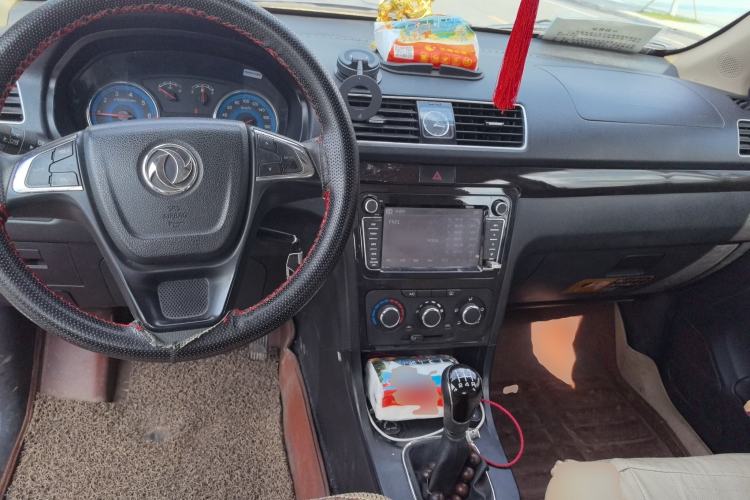 Used Dongfeng Fengon 360 2015 1.5L Manual Luxury 7-Seater China V Emission Standard Center Console