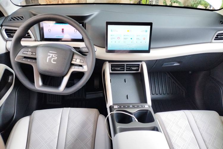 Used BYD Yuan UP 2025 Model 301KM Leading Version
