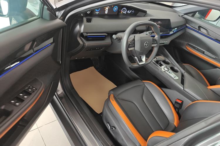 Used Changan UNI-V 2023 1.5T Prestige Model
