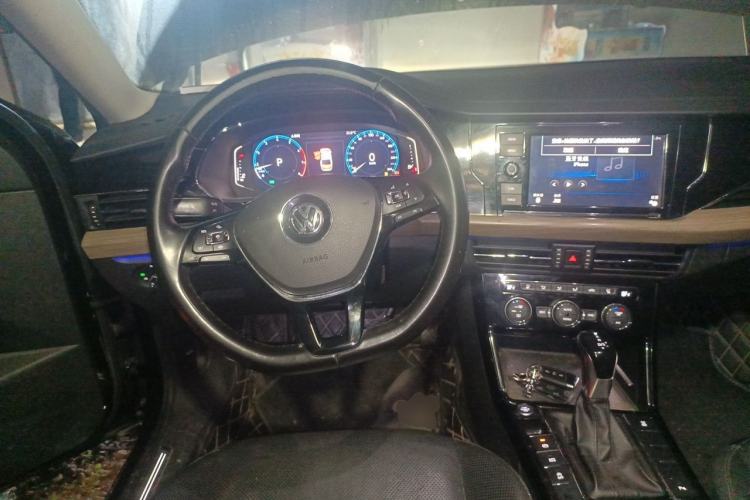 Used Volkswagen Passat 2019 330TSI Luxury Edition China VI Standard
